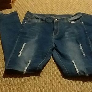 Medium/dark wash riped skinny jeans